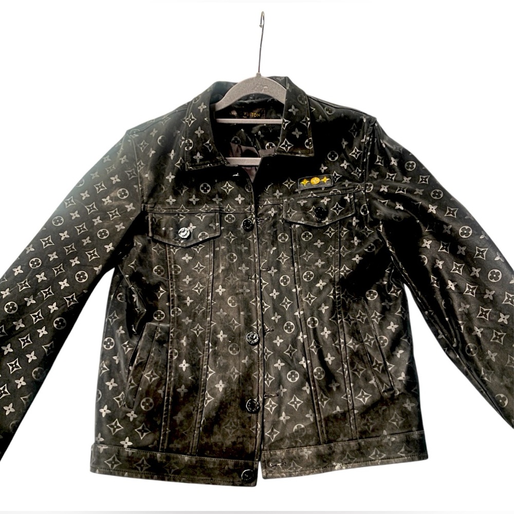 Louis Vuitton Paris amazing material/fabric some kind of leather size large